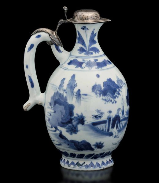 Versatoio in porcellana bianca e blu raffigurante paesaggio con figure, Cina, Dinastia Qing, epoca Shunzhi (1644-1661)  - Asta Fine Chinese Works of Art - Associazione Nazionale - Case d'Asta italiane