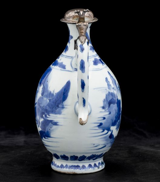 Versatoio in porcellana bianca e blu raffigurante paesaggio con figure, Cina, Dinastia Qing, epoca Shunzhi (1644-1661)  - Asta Fine Chinese Works of Art - Associazione Nazionale - Case d'Asta italiane