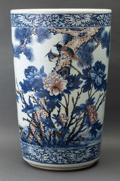 Grande giardiniera in porcellana a decoro blu e rosso ferro sotto smalto con raffigurazione naturalistica di uccellini tra rami in fiore, Cina, Dinastia Qing, XIX secolo  - Asta Fine Chinese Works of Art - Associazione Nazionale - Case d'Asta italiane