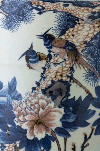 Grande giardiniera in porcellana a decoro blu e rosso ferro sotto smalto con raffigurazione naturalistica di uccellini tra rami in fiore, Cina, Dinastia Qing, XIX secolo  - Asta Fine Chinese Works of Art - Associazione Nazionale - Case d'Asta italiane