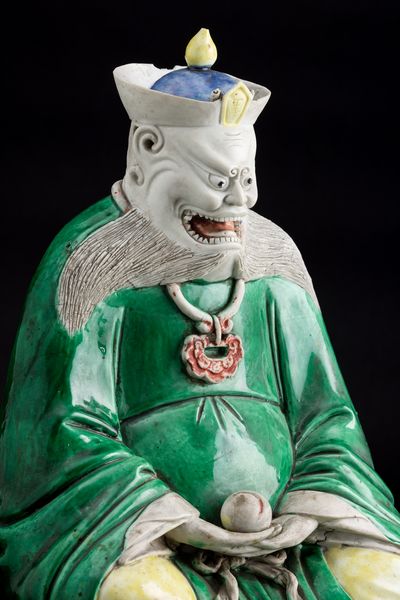 Rarissima figura di guardiano in biscuit invetriato nei toni della Famiglia Verde, Cina, Dinastia Qing, epoca Kangxi (1662-1722)  - Asta Fine Chinese Works of Art - Associazione Nazionale - Case d'Asta italiane