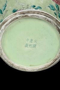 Potiche in porcellana decori floreali e incisi su fondo Celadon, Cina, Dinastia Qing, XIX secolo  - Asta Fine Chinese Works of Art - Associazione Nazionale - Case d'Asta italiane