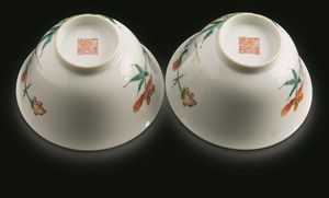 Coppia di ciotole in porcellana con decoro naturalistico marcate, Cina, Dinastia Qing, marca e del periodo Daoguang (1821-1850)  - Asta Fine Chinese Works of Art - Associazione Nazionale - Case d'Asta italiane