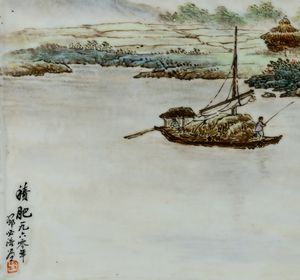 Placca in porcellana raffigurante villaggio con contadini,  pescatori e iscrizione, Cina, XX secolo  - Asta Fine Chinese Works of Art - Associazione Nazionale - Case d'Asta italiane