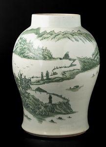 Vaso in porcellana con raffigurazione di paesaggio nei toni del verde sotto smalto, Liling, Cina, Dinastia Qing, XIX secolo  - Asta Fine Chinese Works of Art - Associazione Nazionale - Case d'Asta italiane