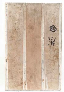 Placca in porcellana raffigurante uccellino tra i rami, fiori e iscrizione, Cina, Dinastia Qing, fine XIX secolo  - Asta Fine Chinese Works of Art - Associazione Nazionale - Case d'Asta italiane