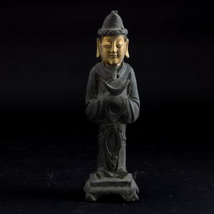 Figura di saggio stante in bronzo parzialmente dorato a freddo, Cina, Dinastia Ming, XVII secolo  - Asta Fine Chinese Works of Art - Associazione Nazionale - Case d'Asta italiane