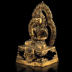 Figura di Buddha Amitayus entro aura in bronzo dorato, Cina, Dinastia Qing, marca e del periodo Qianlong (1736-1796)  - Asta Fine Chinese Works of Art - Associazione Nazionale - Case d'Asta italiane