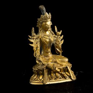 Figura di Buddha seduto su doppio fiore di loto in bronzo dorato con tracce di policromia, Cina, Dinastia Qing, XVIII secolo  - Asta Fine Chinese Works of Art - Associazione Nazionale - Case d'Asta italiane