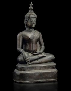 Figura di Buddha Sakyamuni in bronzo, Thailandia, Ayutthaya, XVIII secolo  - Asta Fine Chinese Works of Art - Associazione Nazionale - Case d'Asta italiane