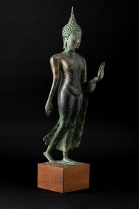 Figura di Buddha stante in bronzo, Thailandia, XIX secolo  - Asta Fine Chinese Works of Art - Associazione Nazionale - Case d'Asta italiane