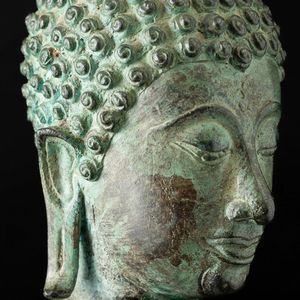 Figura di Buddha stante in bronzo, Thailandia, XIX secolo  - Asta Fine Chinese Works of Art - Associazione Nazionale - Case d'Asta italiane