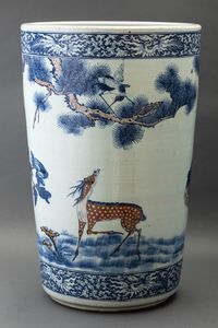 Grande giardiniera in porcellana a decoro blu e rosso ferro sotto smalto con raffigurazione naturalistica di uccellini tra rami in fiore, Cina, Dinastia Qing, XIX secolo  - Asta Fine Chinese Works of Art - Associazione Nazionale - Case d'Asta italiane