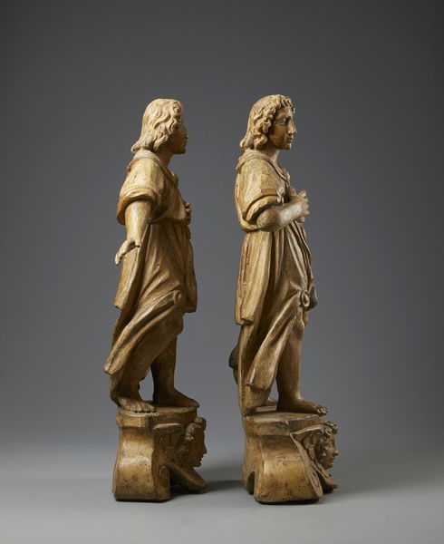 SCULTORE ITALIANO DEL XVII SECOLO : Coppia di angeli in legno scolpito poggianti su basi con volti di cherubini a rilievo tra volute  - Asta Asta 401 | ARTE ANTICA E DEL XIX SECOLO Online - Associazione Nazionale - Case d'Asta italiane