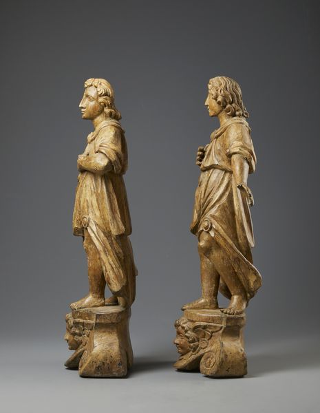 SCULTORE ITALIANO DEL XVII SECOLO : Coppia di angeli in legno scolpito poggianti su basi con volti di cherubini a rilievo tra volute  - Asta Asta 401 | ARTE ANTICA E DEL XIX SECOLO Online - Associazione Nazionale - Case d'Asta italiane