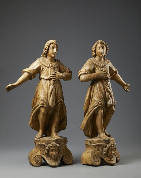 SCULTORE ITALIANO DEL XVII SECOLO : Coppia di angeli in legno scolpito poggianti su basi con volti di cherubini a rilievo tra volute  - Asta Asta 401 | ARTE ANTICA E DEL XIX SECOLO Online - Associazione Nazionale - Case d'Asta italiane