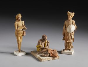 MANIFATTURA DEL XX SECOLO : Cinque figure raffiguranti personaggi dell'India britannica in terracotta e tessuto  - Asta Asta 401 | ARTE ANTICA E DEL XIX SECOLO Online - Associazione Nazionale - Case d'Asta italiane