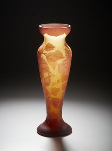 MANIFATTURA FRANCESE DEL XX SECOLO : Vaso a balaustro con decori floreali nei toni del bruno e dell'arancio  - Asta Asta 401 | ARTE ANTICA E DEL XIX SECOLO Online - Associazione Nazionale - Case d'Asta italiane