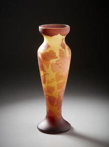 MANIFATTURA FRANCESE DEL XX SECOLO : Vaso a balaustro con decori floreali nei toni del bruno e dell'arancio  - Asta Asta 401 | ARTE ANTICA E DEL XIX SECOLO Online - Associazione Nazionale - Case d'Asta italiane