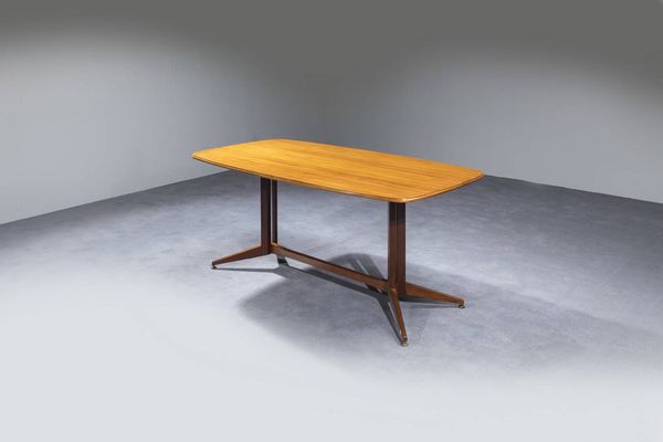 PRODUZIONE DANESE : Tavolo in legno con particolari in ottone.  Anni '60 cm 75x170x90  - Asta Design - Associazione Nazionale - Case d'Asta italiane