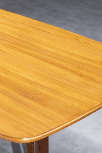 PRODUZIONE DANESE : Tavolo in legno con particolari in ottone.  Anni '60 cm 75x170x90  - Asta Design - Associazione Nazionale - Case d'Asta italiane