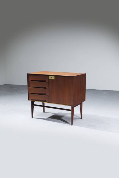 VITTORIO DASSI : Mobiletto in legno con ante e cassetti e particolari in ottone. Prod. Dassi Mobili  Moderni Lissone anni '60 cm 72x80x42  - Asta Design - Associazione Nazionale - Case d'Asta italiane