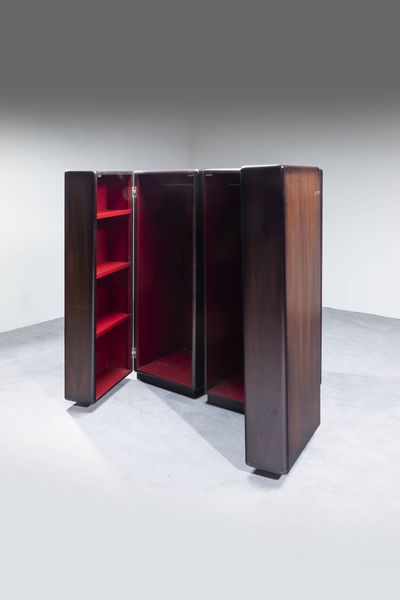 PRODUZIONE ITALIANA : Coppia di mobili portabiti in legno  interno rivestito in legno laminato rosso. Anni '70  cm 150x80x58  - Asta Design - Associazione Nazionale - Case d'Asta italiane