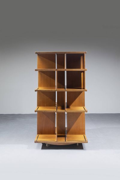 PRODUZIONE ITALIANA : Libreria girevole in legno. Anni '70 cm 166x85x85  - Asta Design - Associazione Nazionale - Case d'Asta italiane