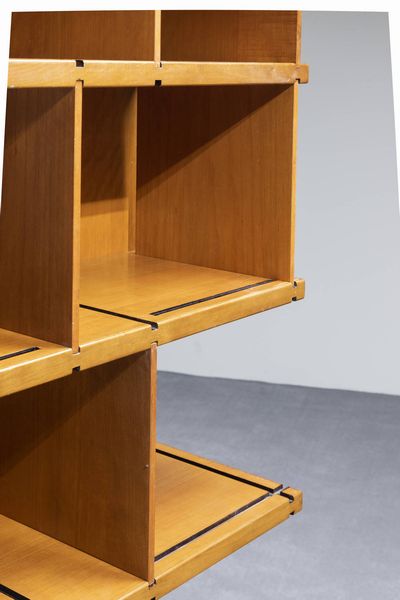 PRODUZIONE ITALIANA : Libreria girevole in legno. Anni '70 cm 166x85x85  - Asta Design - Associazione Nazionale - Case d'Asta italiane