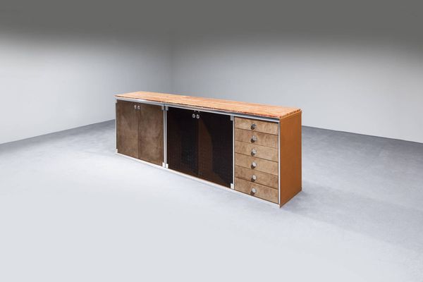 GUIDO FALESCHINI : Credenza da due elementi con struttura rivestita velluto profili in acciaio satinato e piano in marmo.  Prod. I Mariani anni '70 cm 85x250x46  - Asta Design - Associazione Nazionale - Case d'Asta italiane