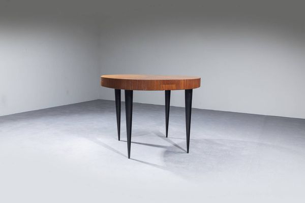 GIO PONTI Milano 1891 - 1979 : Tavolo con piano in legno bordo grissinato  cassetti a scomparsa  gambe coniche in legno laccato nero. Anni '50 cm 78x105 Corredato dell'Expertise del Gio Ponti Archives  - Asta Design - Associazione Nazionale - Case d'Asta italiane