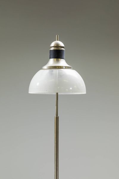 PRODUZIONE ITALIANA : Lampada da terra con base in marmo  struttura in metallo e paralume in vetro. Anni '70 cm 152x30  - Asta Design - Associazione Nazionale - Case d'Asta italiane