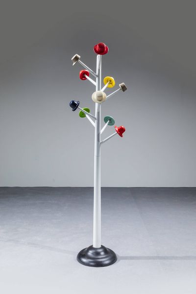 UGO NESPOLO Mosso Santa Maria (VC) 1941 : L'albero dei cappelli  - Asta Design - Associazione Nazionale - Case d'Asta italiane