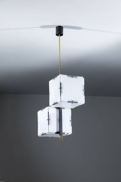 STILUX : Lampada a sospensione con struttura in metallo verniciato  particolari in ottone e divisori in plexiglass. Prod. Stilux anni '50 h cm 100x46x22 5  - Asta Design - Associazione Nazionale - Case d'Asta italiane