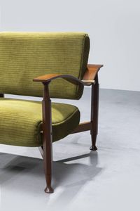 PRODUZIONE ITALIANA : Coppia di poltrone con struttura in legno  particolari in ottone e  imbottitura rivestita in velluto verde.  Anni '60 cm 75x71x82  - Asta Design - Associazione Nazionale - Case d'Asta italiane