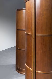 PRODUZIONE ITALIANA : Coppia di mobili contenitori in legno di noce con ante scorrevoli. Anni '70 cm 189x72  - Asta Design - Associazione Nazionale - Case d'Asta italiane