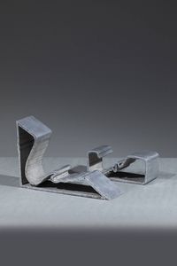 SERGIO PUTATTI Follonica (GR) 1939 : Scultura in alluminio stampato. cm 11x25 5x12  - Asta Design - Associazione Nazionale - Case d'Asta italiane