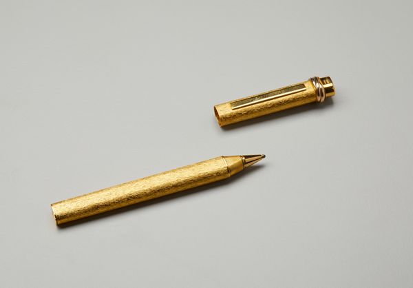 CARTIER : Tre penne in metallo dorato di cui una penna stilo e due matite.  - Asta Asta 402 | GIOIELLI - OROLOGI Online - Associazione Nazionale - Case d'Asta italiane