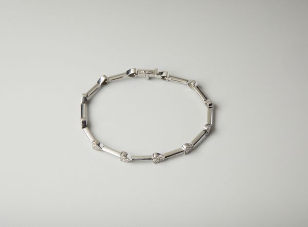 . : Bracciale in oro bianco 18 carati modello magic con cuori e diamanti di 0.40 ct.  - Asta Asta 402 | GIOIELLI - OROLOGI Online - Associazione Nazionale - Case d'Asta italiane