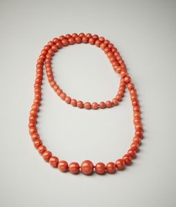 . : Collana ad un filo di corallo rosso sferico a scalare  - Asta Asta 402 | GIOIELLI - OROLOGI Online - Associazione Nazionale - Case d'Asta italiane