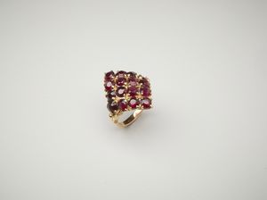 . : Anello in oro rosa 18 carati con granati rossi  - Asta Asta 402 | GIOIELLI - OROLOGI Online - Associazione Nazionale - Case d'Asta italiane