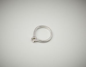 . : Anello solitario in oro bianco 18 carati e diamante di 0.25 ct.  - Asta Asta 402 | GIOIELLI - OROLOGI Online - Associazione Nazionale - Case d'Asta italiane