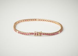 . : Bracciale tennis in oro giallo 18 carati con rubini dal peso di 3.50 ct. e diamanti dal peso di 0.20 ct.  - Asta Asta 402 | GIOIELLI - OROLOGI Online - Associazione Nazionale - Case d'Asta italiane