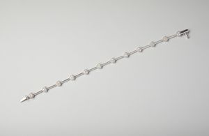 . : Bracciale in oro bianco 18 carati modello magic con cuori e diamanti di 0.40 ct.  - Asta Asta 402 | GIOIELLI - OROLOGI Online - Associazione Nazionale - Case d'Asta italiane