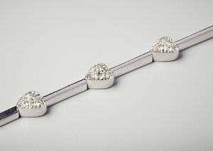 . : Bracciale in oro bianco 18 carati modello magic con cuori e diamanti di 0.40 ct.  - Asta Asta 402 | GIOIELLI - OROLOGI Online - Associazione Nazionale - Case d'Asta italiane