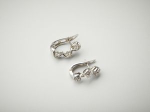 DAMIANI : Orecchini in oro bianco 18 carati e diamanti taglio a brillante di 0.29 ct.  - Asta Asta 402 | GIOIELLI - OROLOGI Online - Associazione Nazionale - Case d'Asta italiane