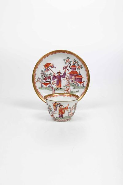 Tazza con piattino<BR>Meissen (?), 1720-1725 circa<BR>Decorazione probabilmente Hausmaler viennese  - Asta Porcellane venete ed europee di un'importante Famiglia veneziana - Associazione Nazionale - Case d'Asta italiane