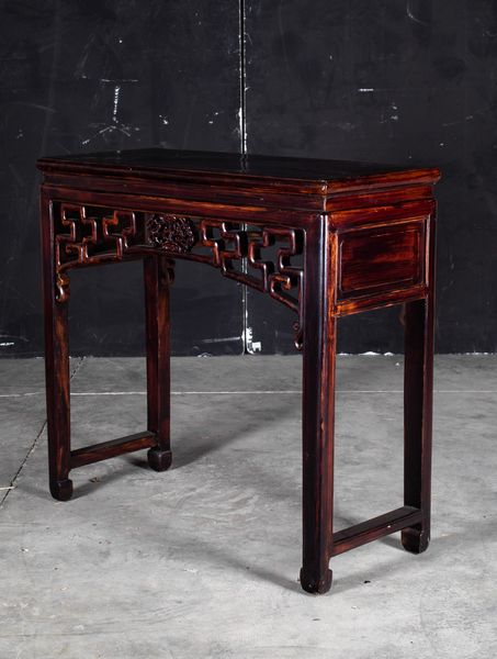 Consolle con sedia in legno con decori naturalistici, Cina, XX secolo  - Asta Asian Art - Associazione Nazionale - Case d'Asta italiane