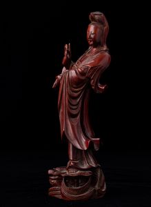 Figura in legno raffigurante Guanyin, Cina, XX secolo  - Asta Asian Art - Associazione Nazionale - Case d'Asta italiane