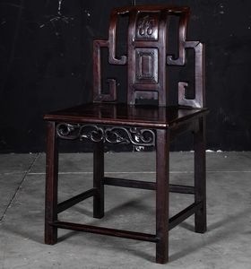 Consolle con sedia in legno con decori naturalistici, Cina, XX secolo  - Asta Asian Art - Associazione Nazionale - Case d'Asta italiane